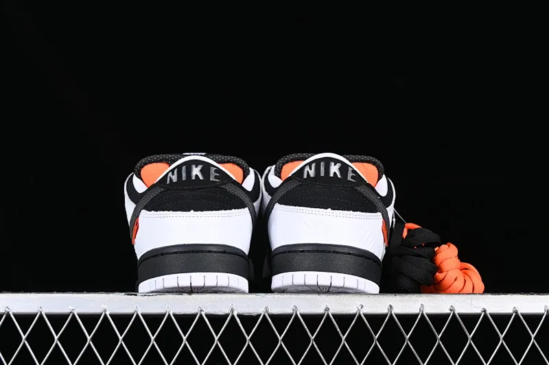 All categories Nk SB Dunk Series Nk SB Dunk Low low-top sneakers Tightbooth x Nk SB Dunk joint model Inverted Panda SB low-top casual sports skateboard shoes FD2629-100